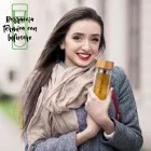 Ragazza con borraccia termica con infusore WeightWorld