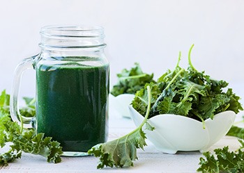 foglie di alga spirulina e polvere cosa serve benefici e grafica